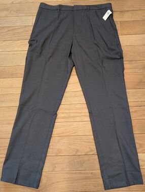 black dress pants old navy classic straight 61 and wears size m (32w)machine wash according to the care instruction label . Pants & Jumpsuits | Old